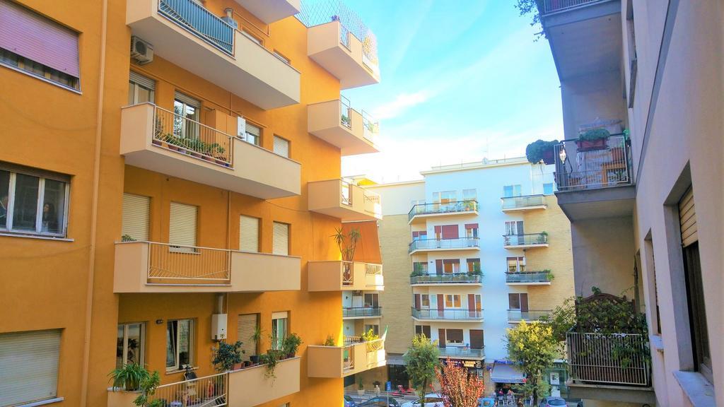 Appartamento Turistico Laura Rom Exteriör bild