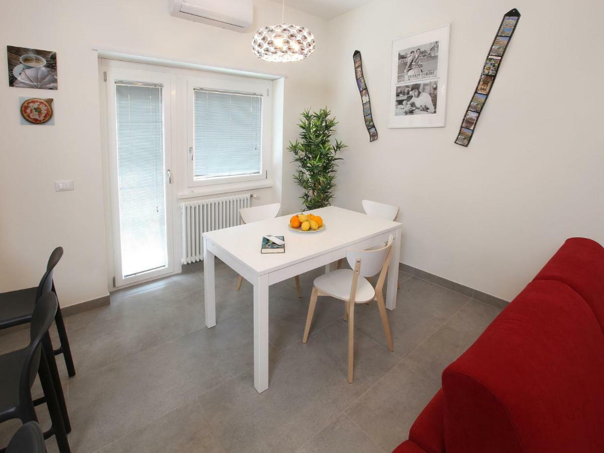 Appartamento Turistico Laura Rom Exteriör bild
